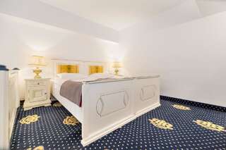 Отель Hotel Imparatul Romanilor Сибиу Двухместный номер с 2 отдельными кроватями-1