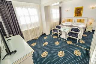 Отель Hotel Imparatul Romanilor Сибиу Улучшенный двухместный номер с 2 отдельными кроватями-2